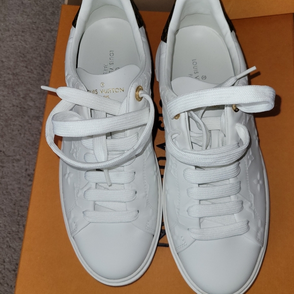 Louis Vuitton Sneakers - Picture 2 of 9